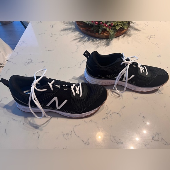 New Balance Men's size 13. Fresh Foam 3000 v5 Turf Trainer Shoes. - Picture 2 of 5